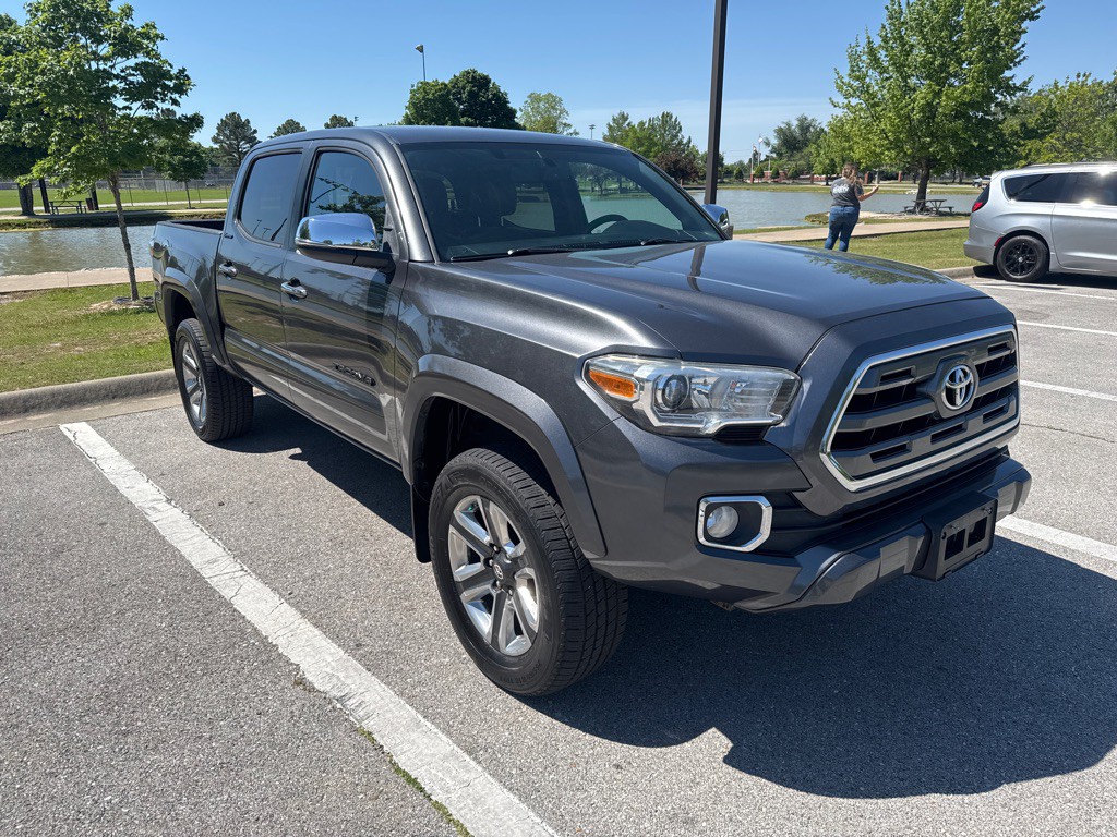 2017 Toyota Tacoma Image 3