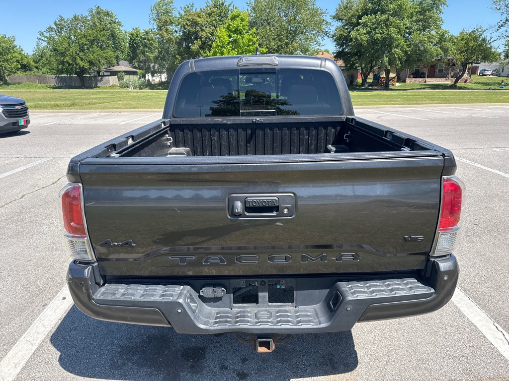 2017 Toyota Tacoma Image 6