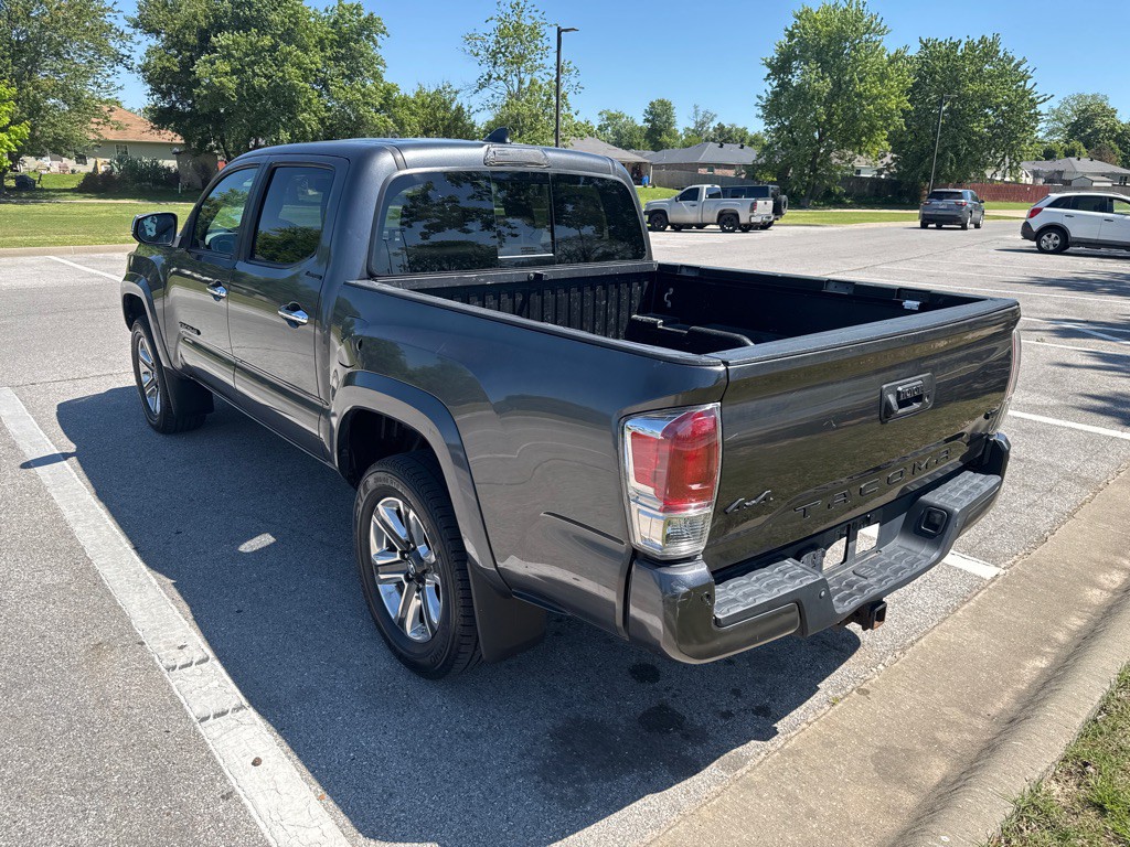 2017 Toyota Tacoma Image 7