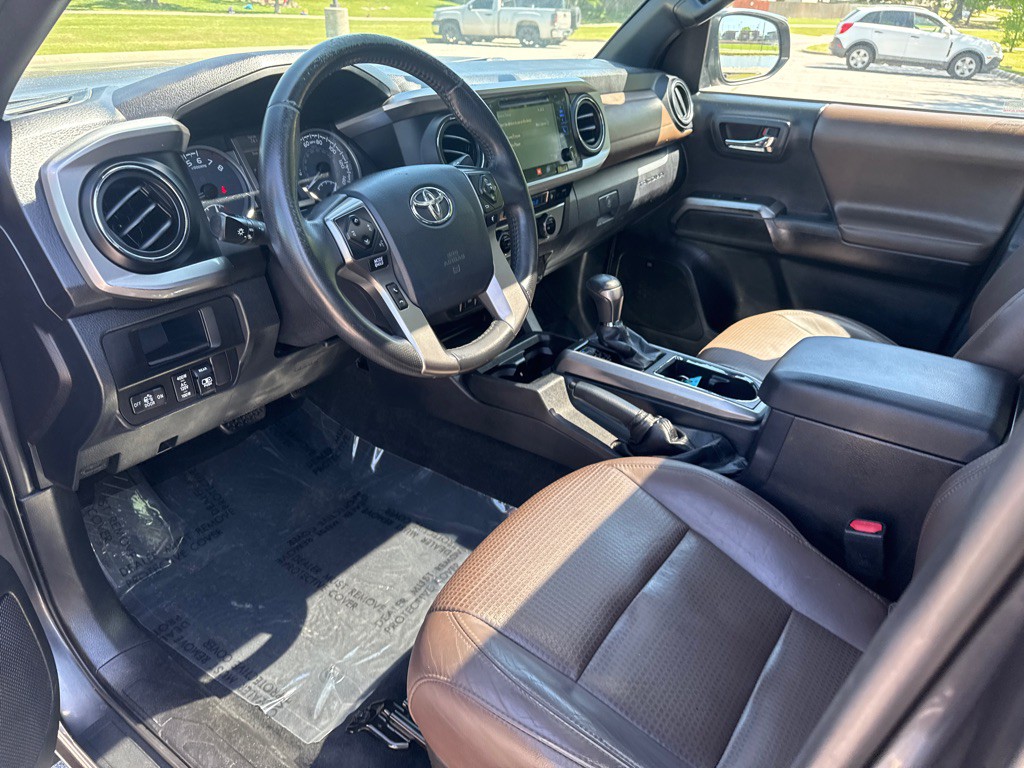 2017 Toyota Tacoma Image 9
