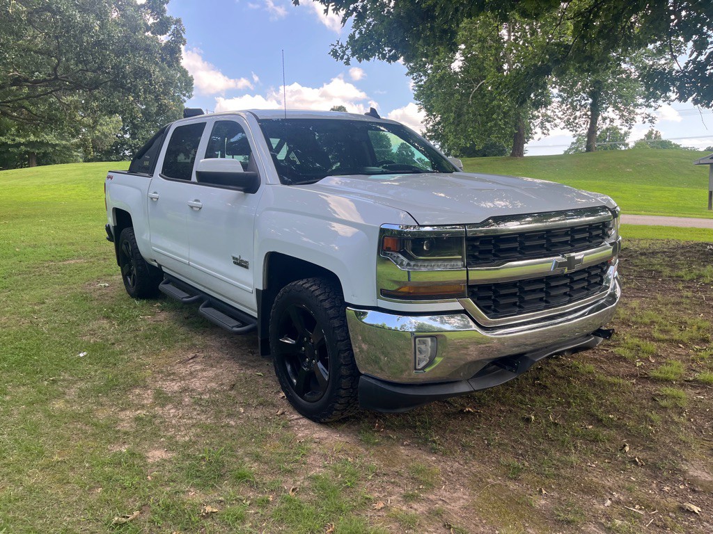 2017 Chevrolet Silverado 1500 Image 1