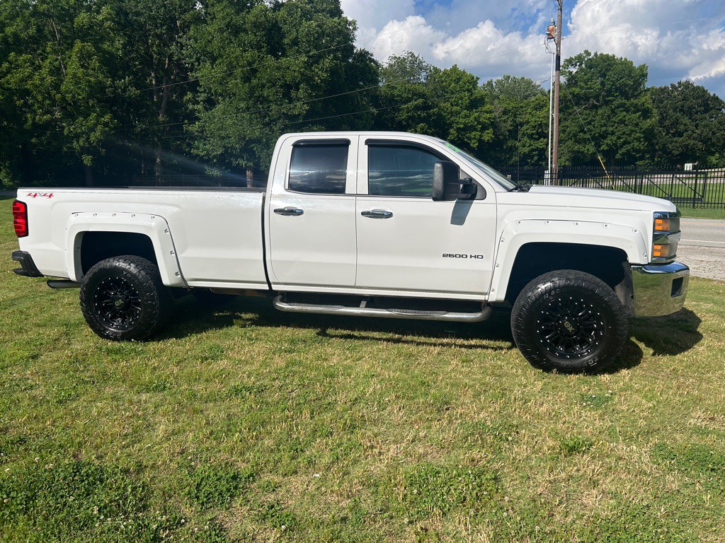 2015 Chevrolet Silverado 1500 Image 2