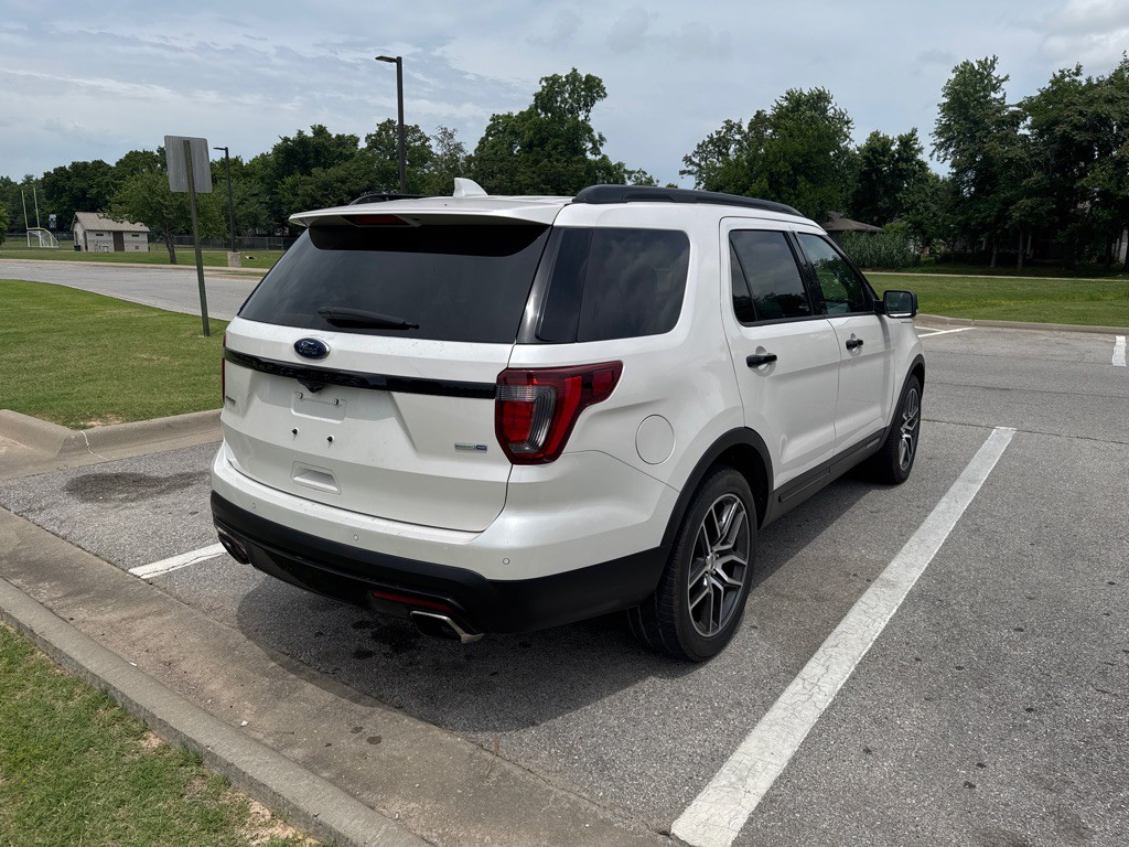 2017 Ford Explorer Image 5