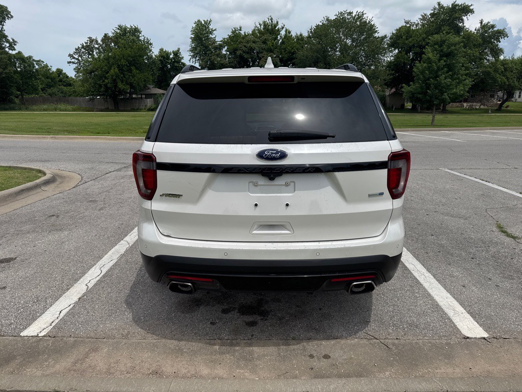 2017 Ford Explorer Image 6