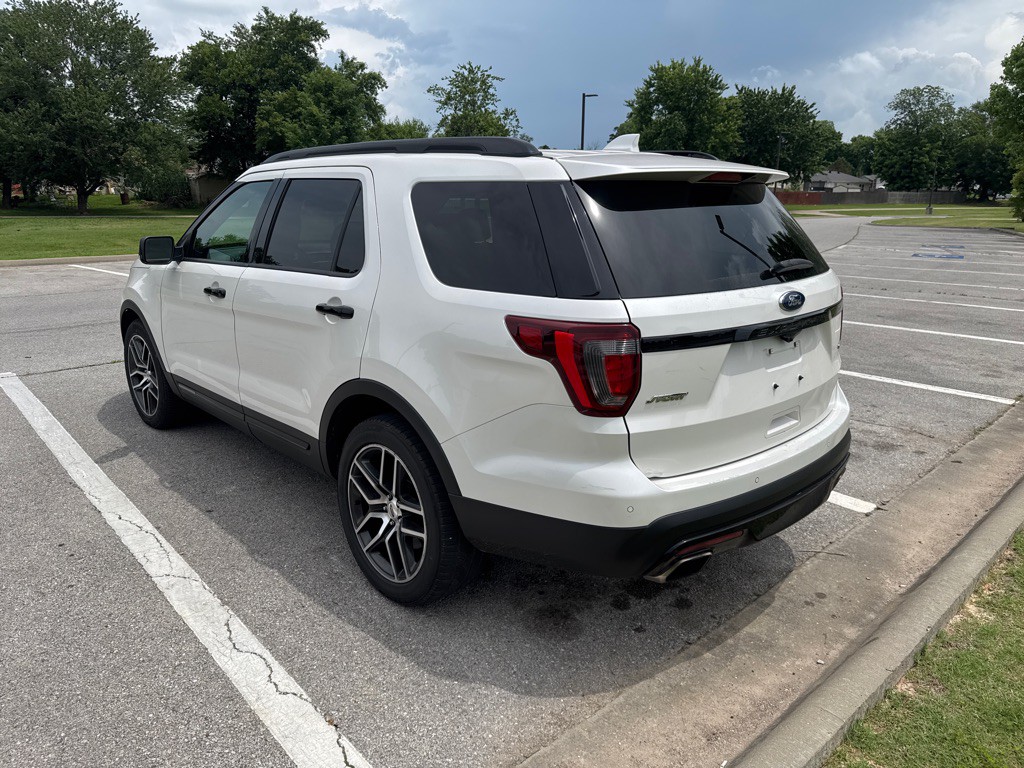 2017 Ford Explorer Image 7