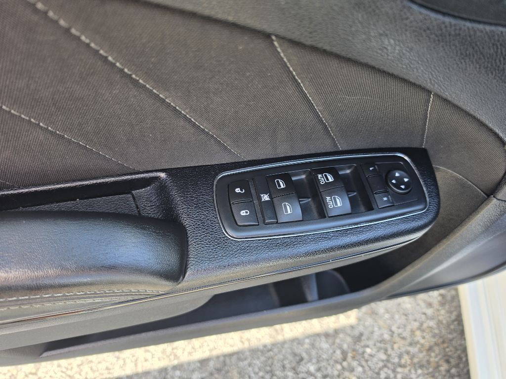 2016 Dodge Charger Image 12