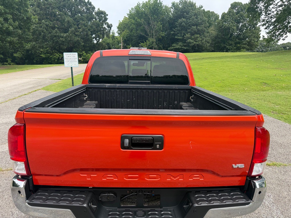 2018 Toyota Tacoma Image 6
