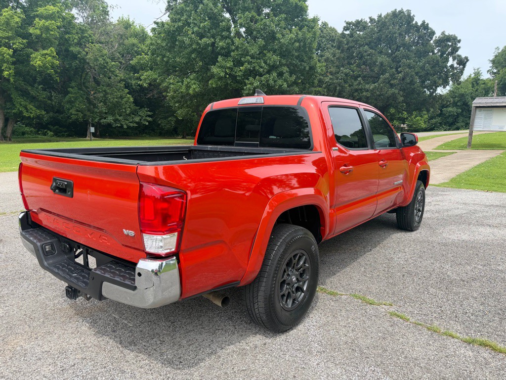 2018 Toyota Tacoma Image 8