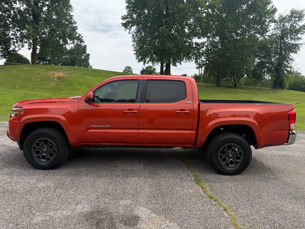 2018 Toyota Tacoma Image 9