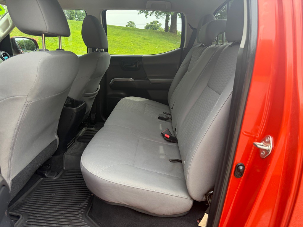 2018 Toyota Tacoma Image 11