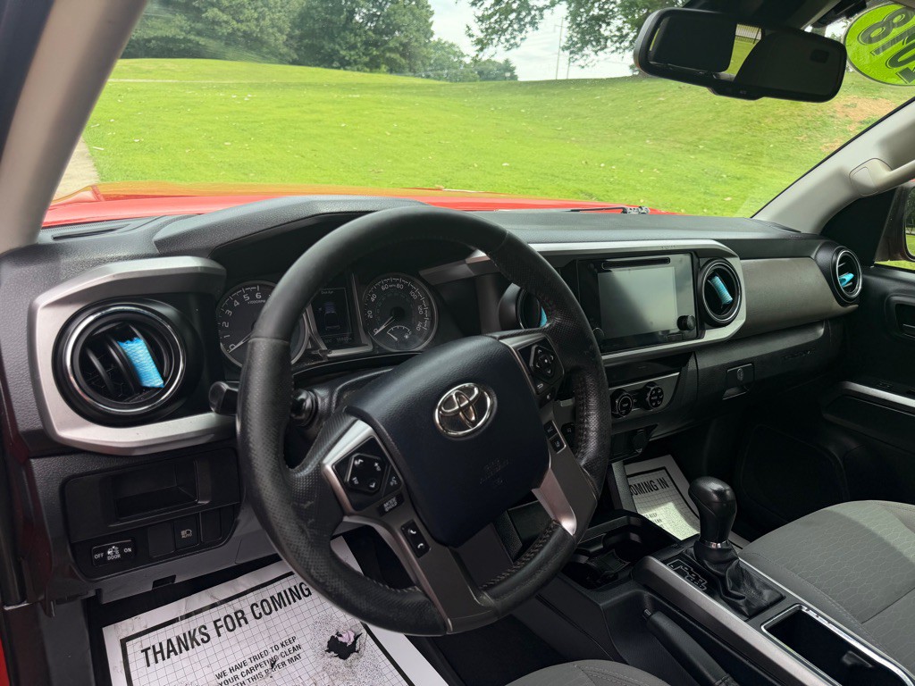 2018 Toyota Tacoma Image 12