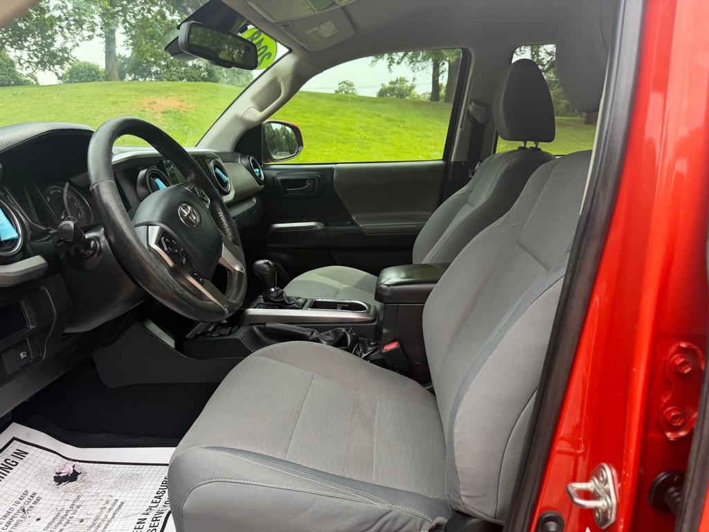 2018 Toyota Tacoma Image 13