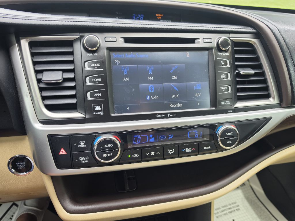 2015 Toyota Highlander Image 8