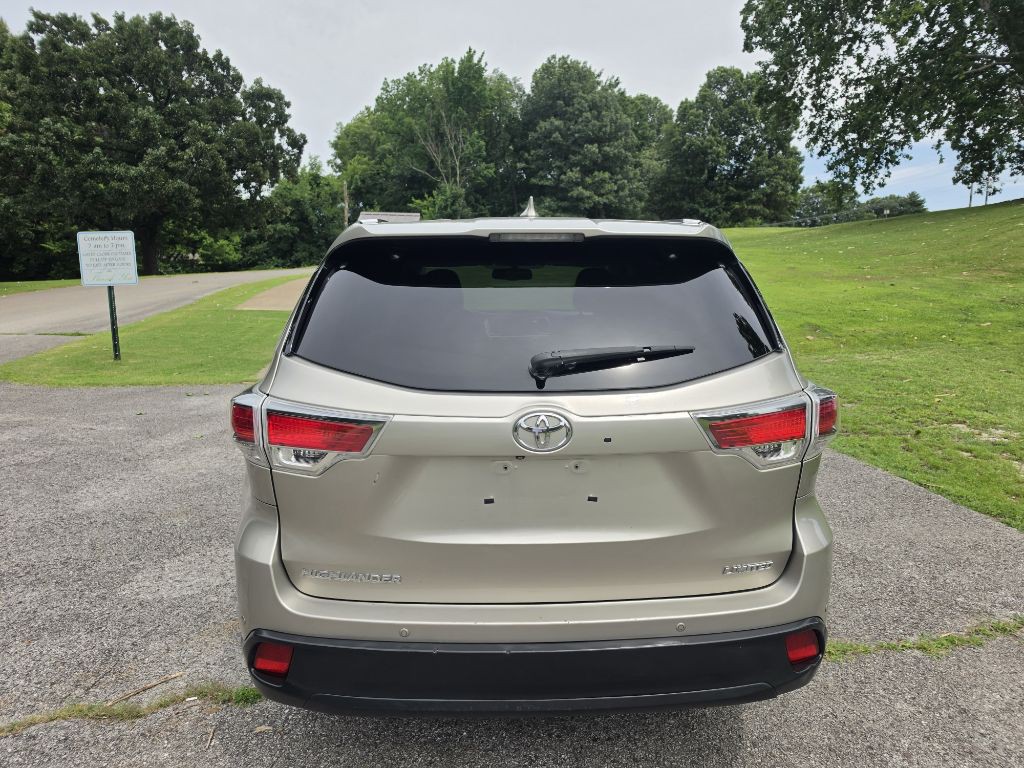2015 Toyota Highlander Image 12