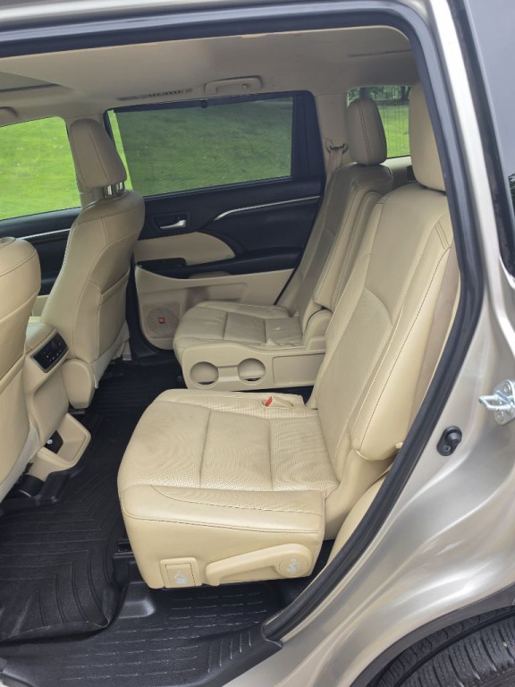 2015 Toyota Highlander Image 15