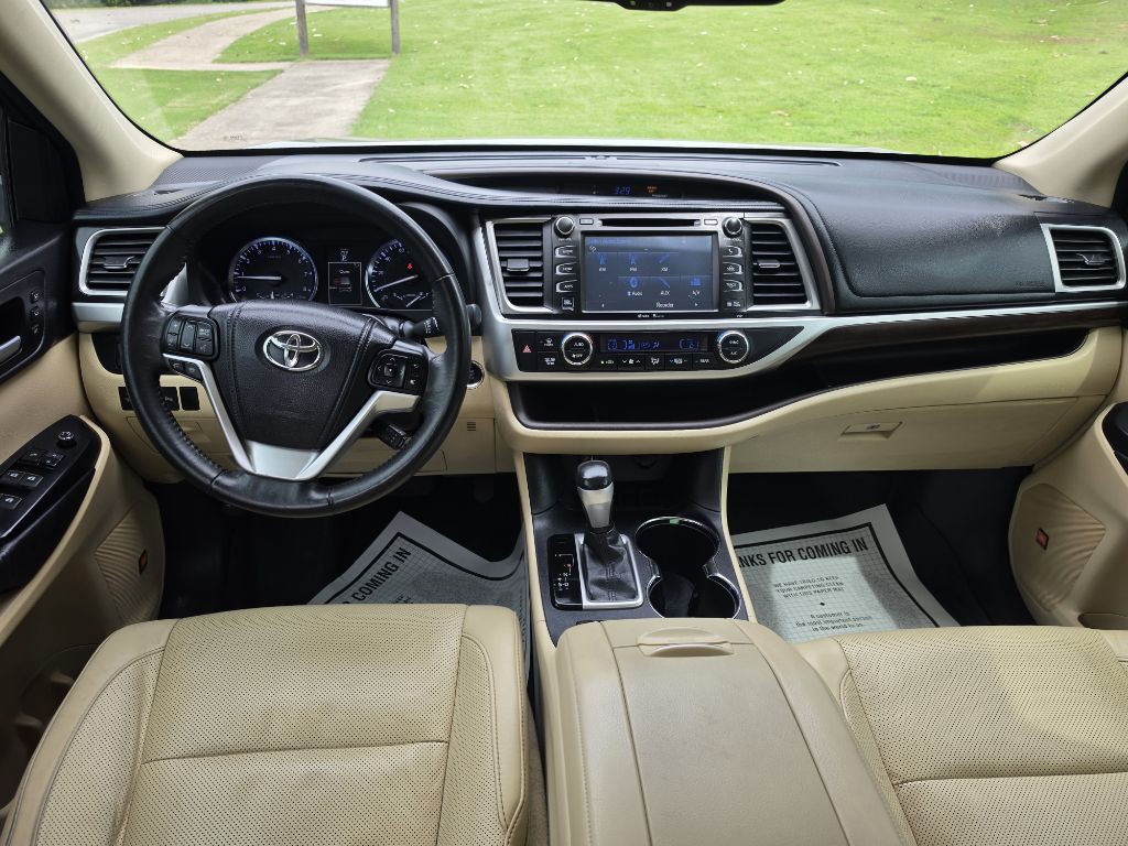 2015 Toyota Highlander Image 16