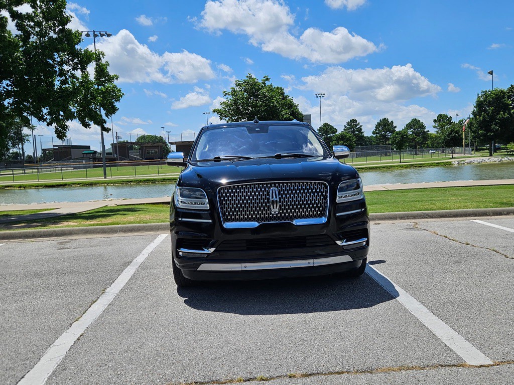 2018 Lincoln Navigator Image 2