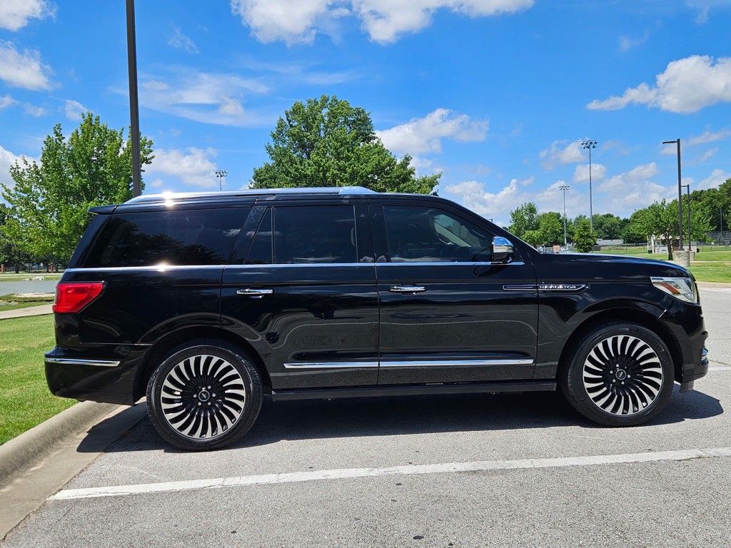 2018 Lincoln Navigator Image 8