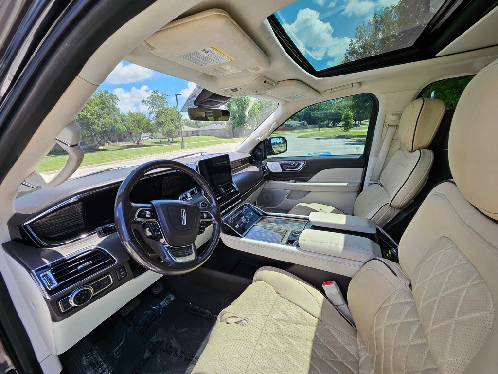 2018 Lincoln Navigator Image 9