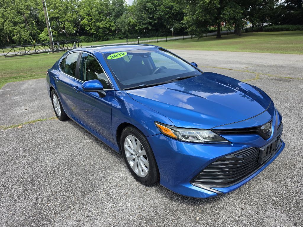 2019 Toyota Camry Image 2
