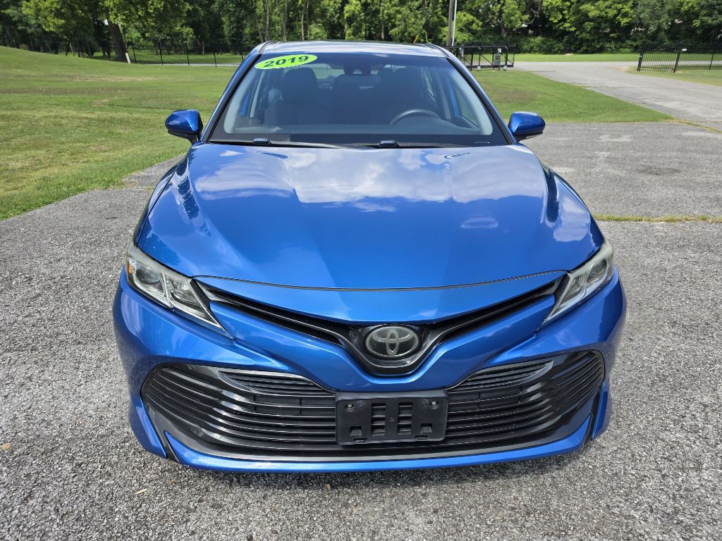 2019 Toyota Camry Image 3