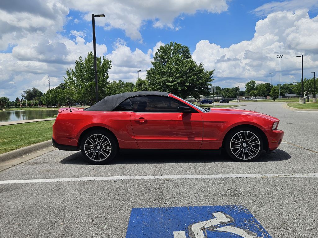 2011 Ford Mustang Image 9