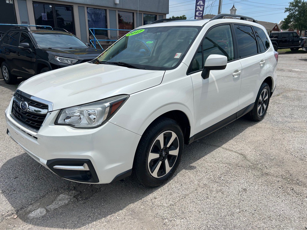 2017 Subaru Forester Image 1