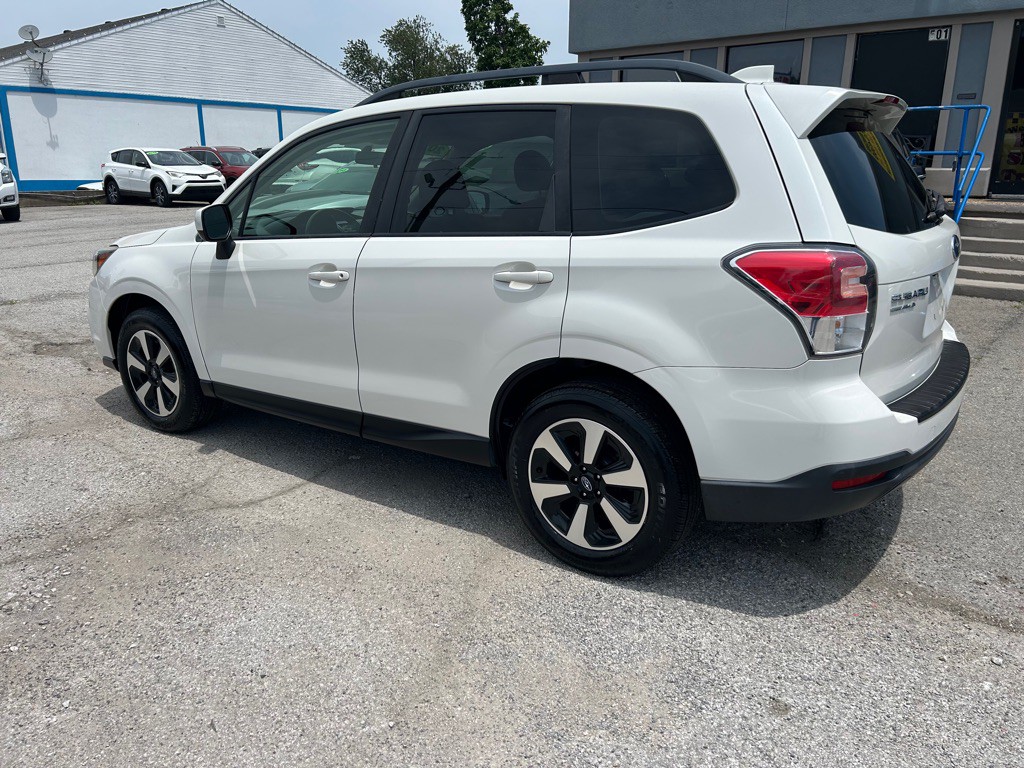 2017 Subaru Forester Image 3