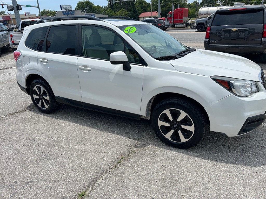 2017 Subaru Forester Image 4
