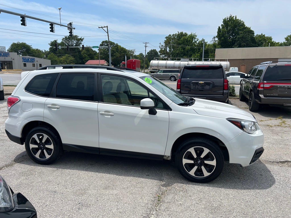 2017 Subaru Forester Image 5