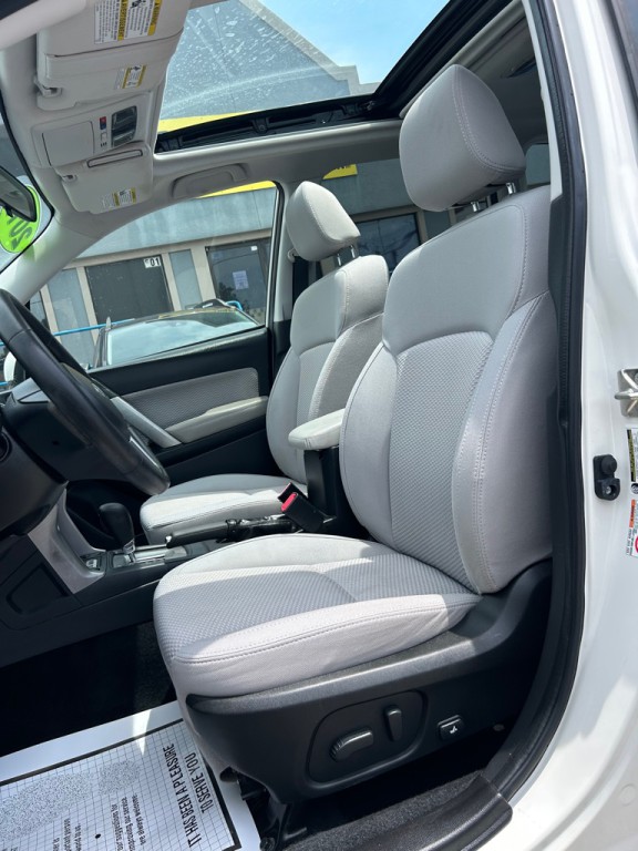 2017 Subaru Forester Image 8