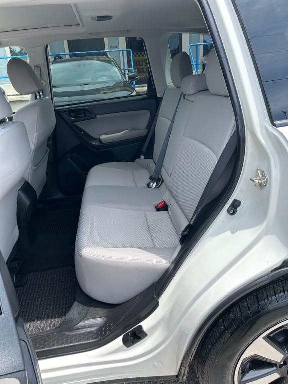 2017 Subaru Forester Image 10