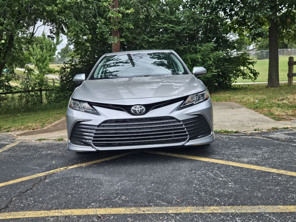2022 Toyota Camry Image 2