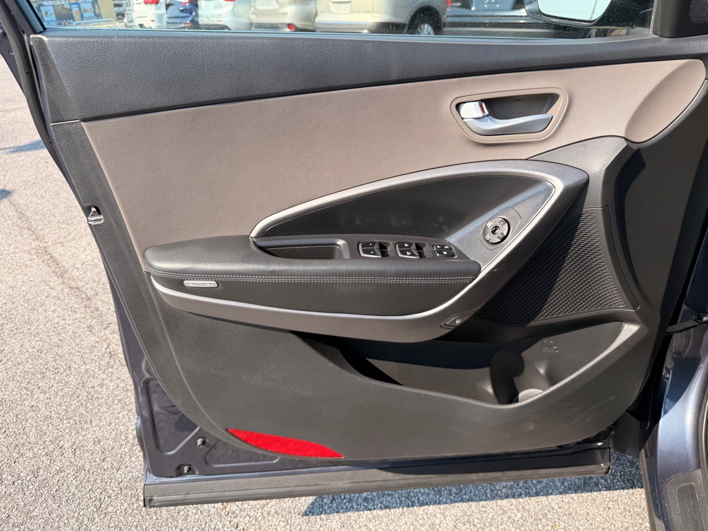 2015 Hyundai Santa Fe Image 10