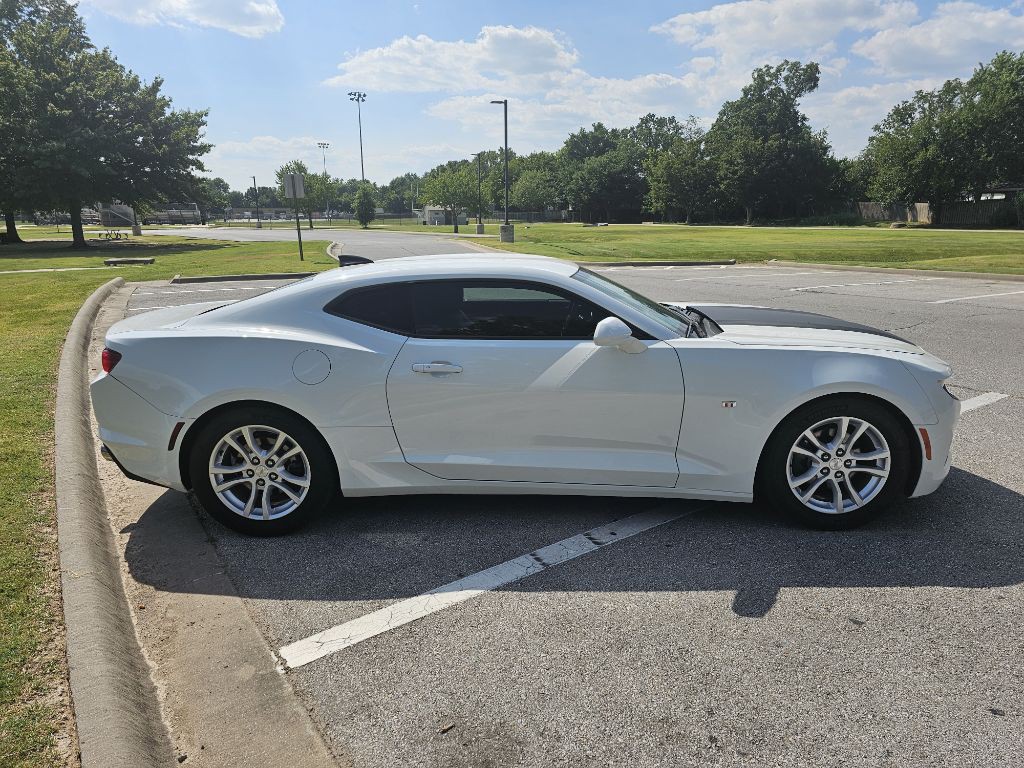 2019 Chevrolet Camaro Image 2