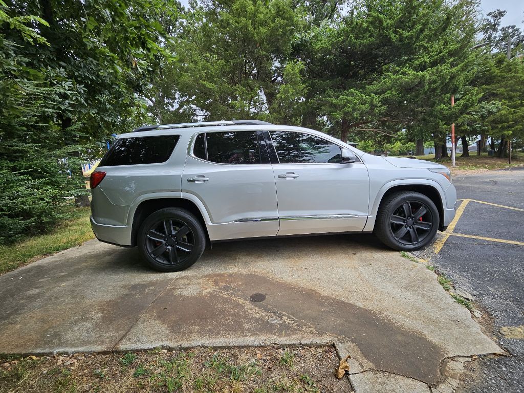 2017 GMC Acadia Image 4