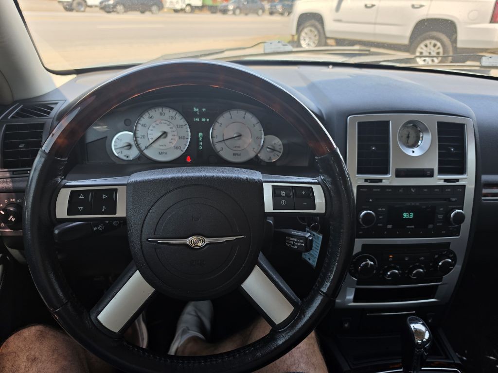 2008 Chrysler 300 Image 4