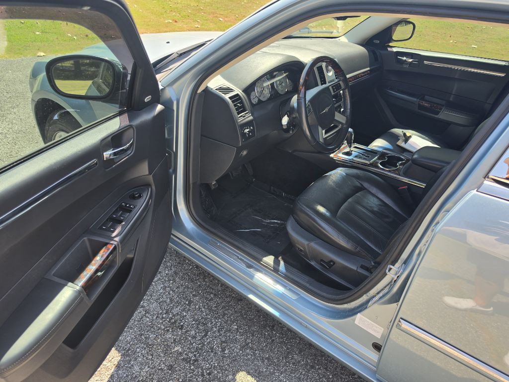 2008 Chrysler 300 Image 11