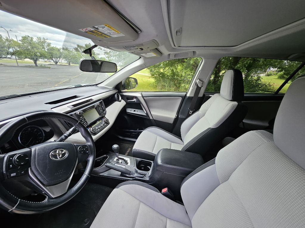 2016 Toyota Rav4 Image 9