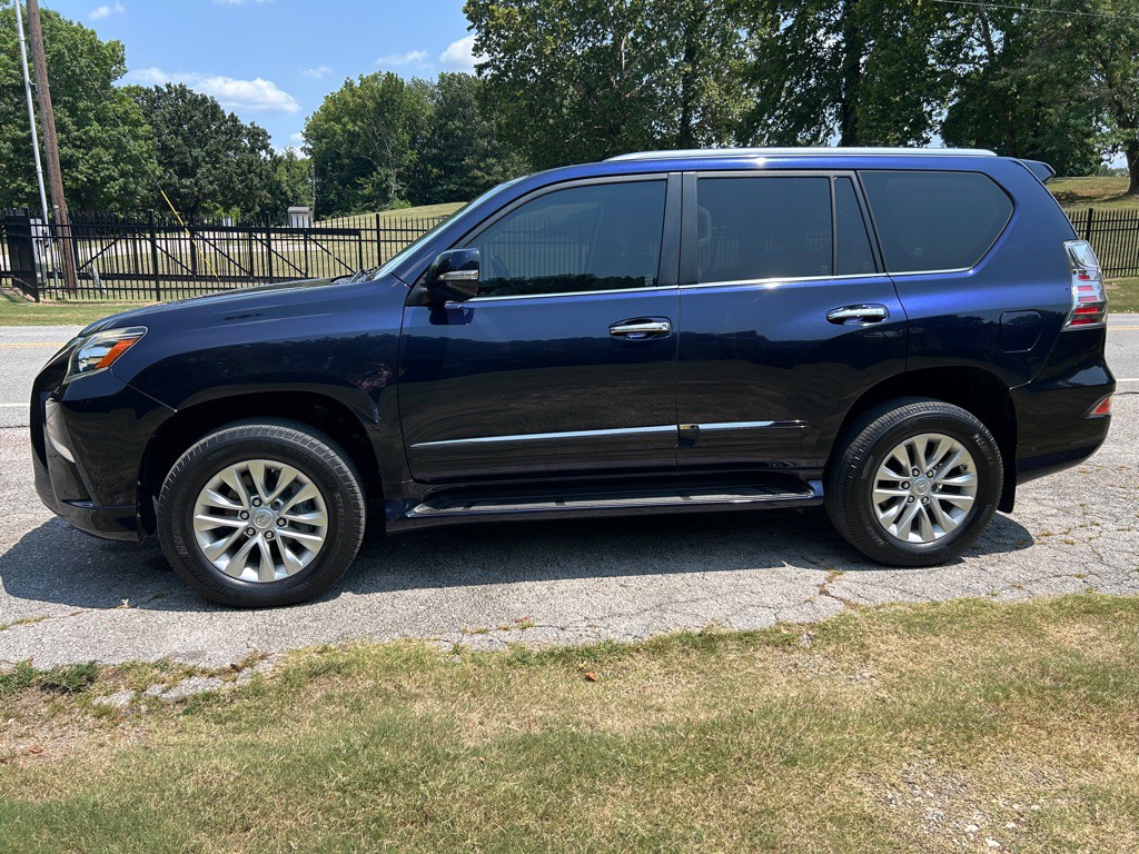 2017 Lexus GX Image 2