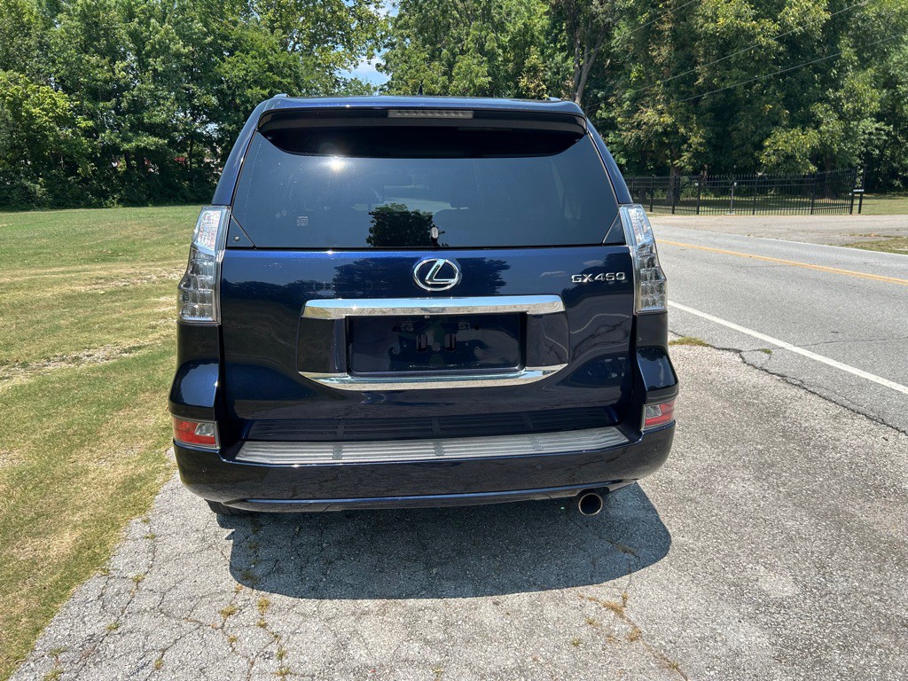 2017 Lexus GX Image 3