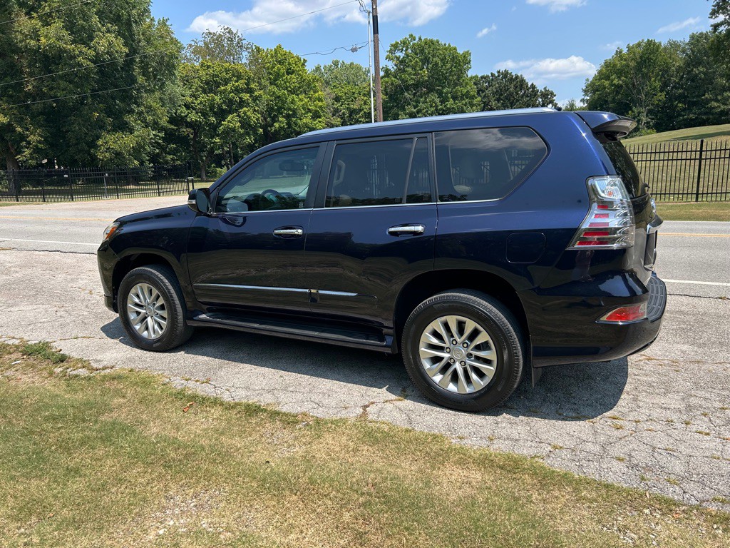 2017 Lexus GX Image 4