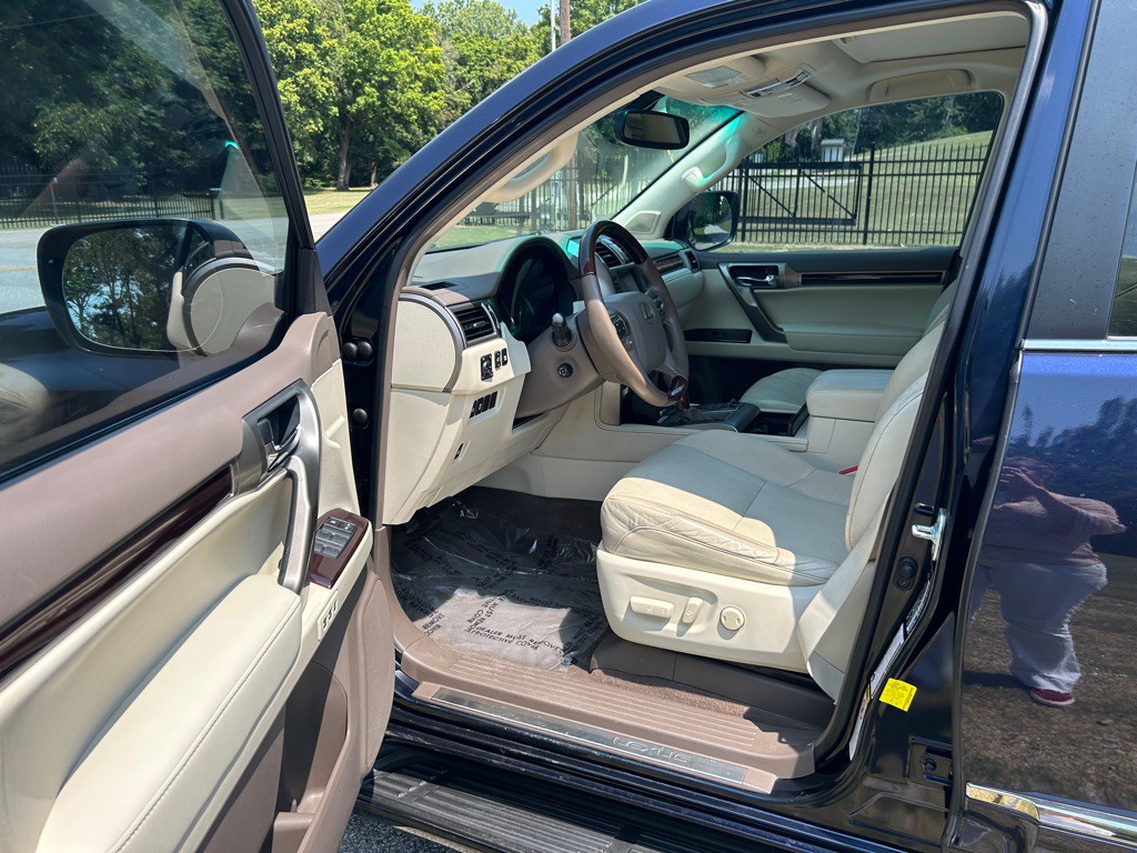 2017 Lexus GX Image 7