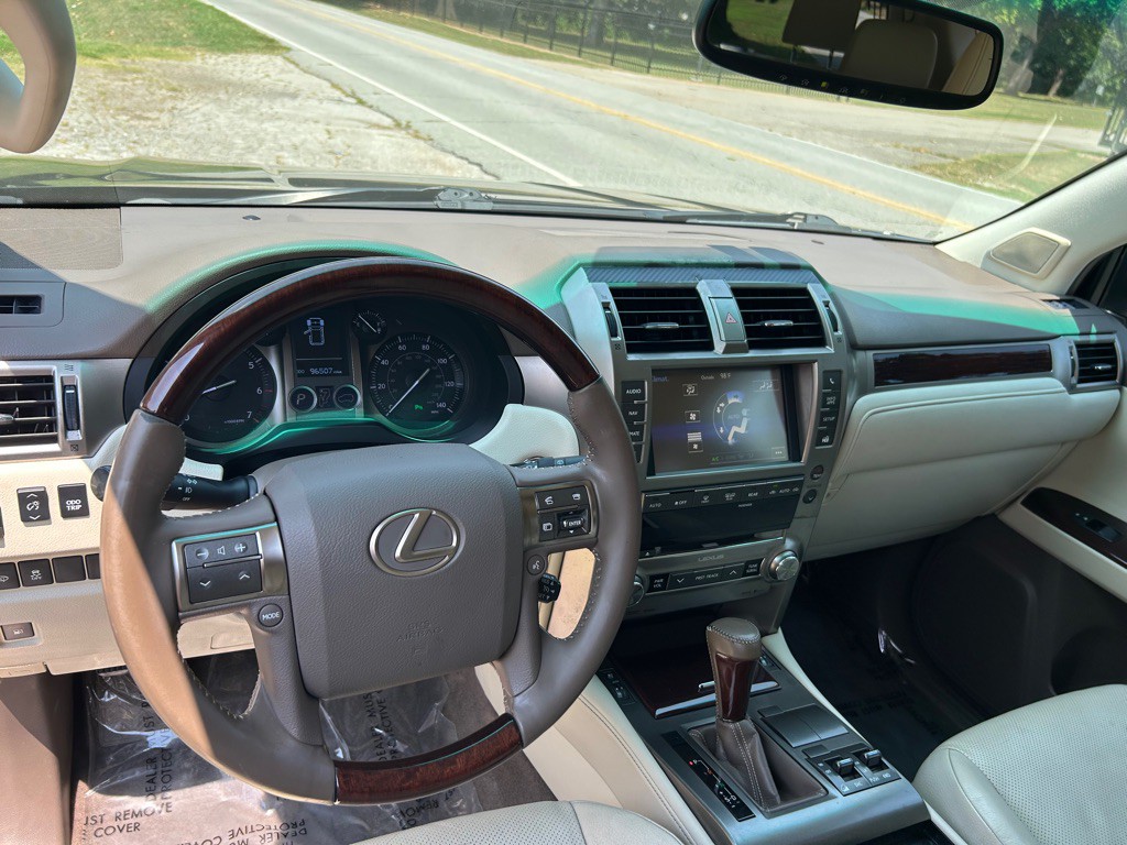 2017 Lexus GX Image 8