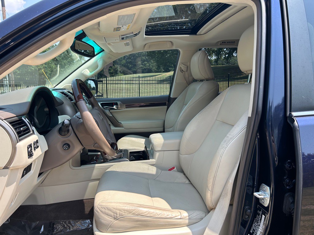 2017 Lexus GX Image 9