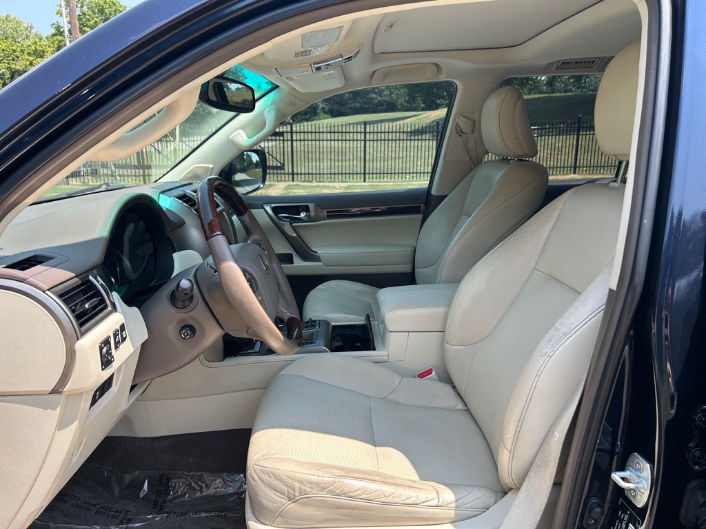 2017 Lexus GX Image 10