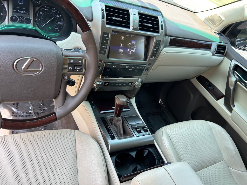 2017 Lexus GX Image 11