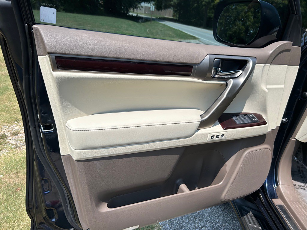 2017 Lexus GX Image 13