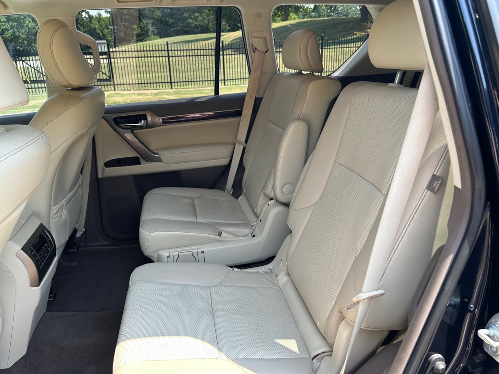 2017 Lexus GX Image 14