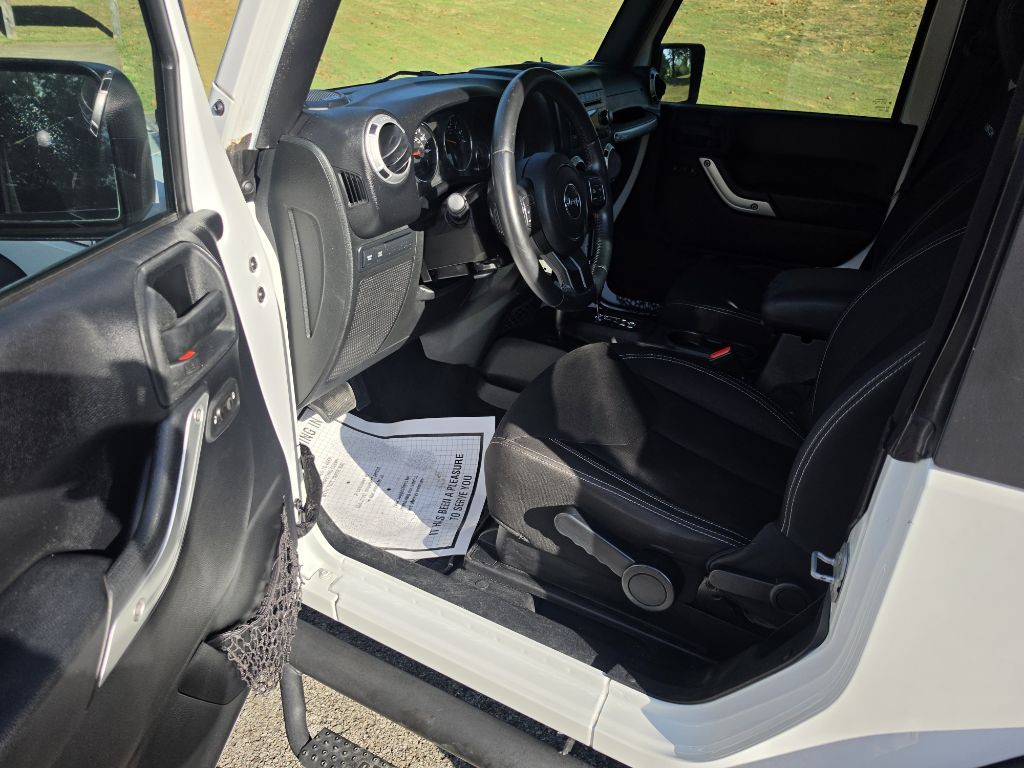 2015 Jeep Wrangler Image 12